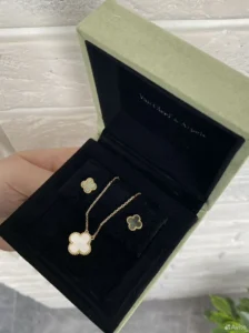 Серьги и колье Van Cleef Ван Клиф с перламутром